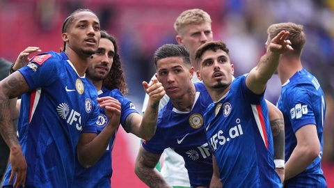 Chelsea lộ mặt ‘FC phản thầy’